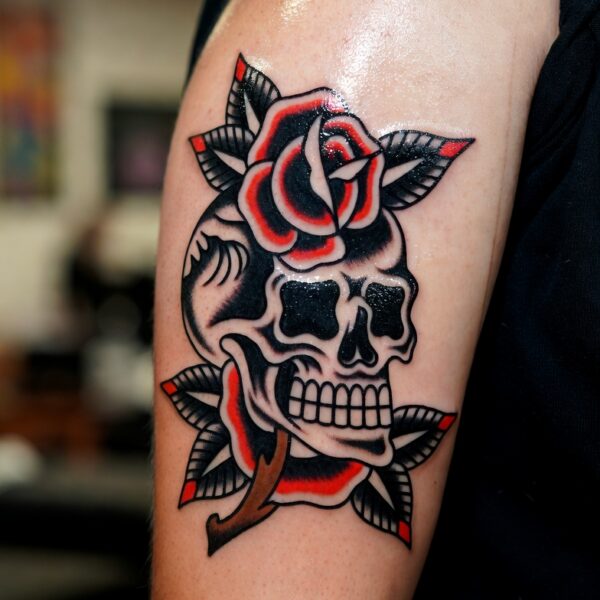 Traditional Rose mit Skull